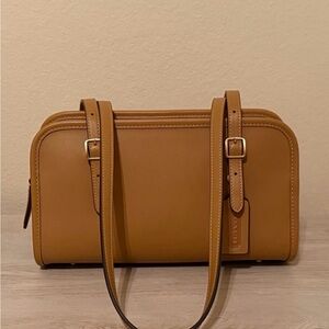 Coach Swing Zip Honey Brown Shoulder Bag